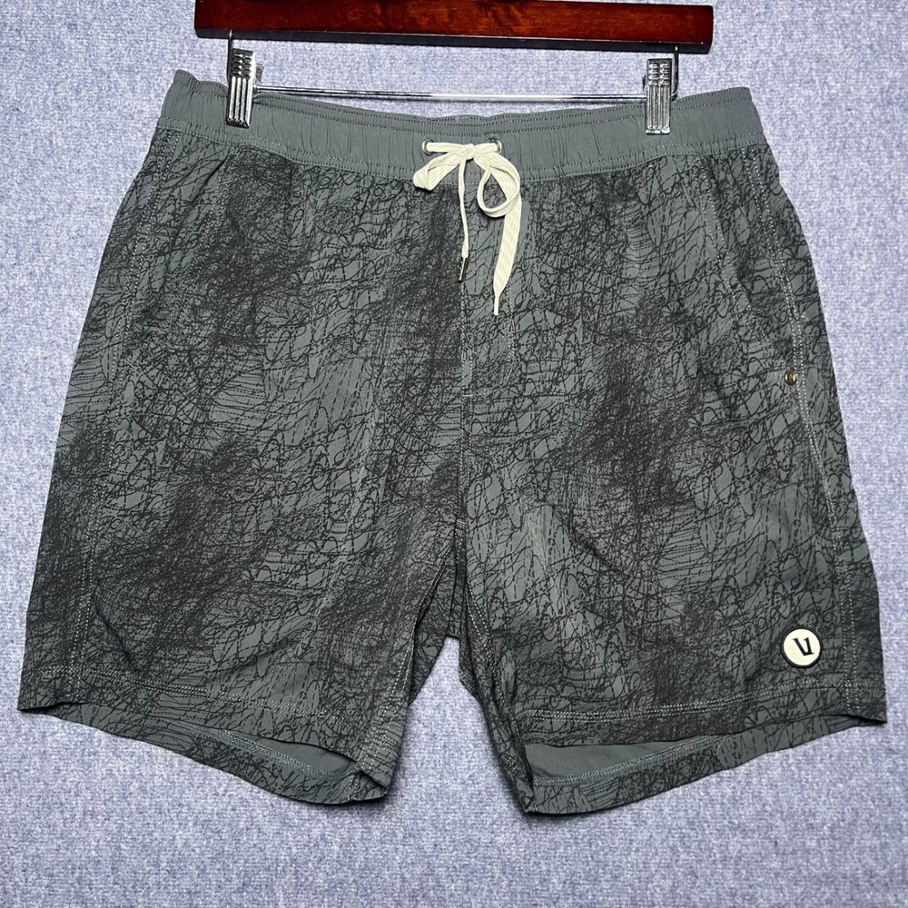 Vuori Kore Shorts Mens Large Charcoal Grey Scribble Print Lined Athletic 7.5"